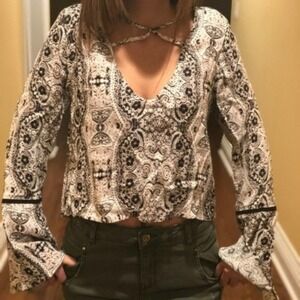 Kendall & Kylie Women's Boho Tribal Bell Sleeve Top Cream Black Size Small